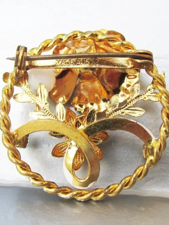 Made in AUSTRIA Vintage White Enamel Rhinestone FLOWER Brooch Pin - Picture 2 of 4